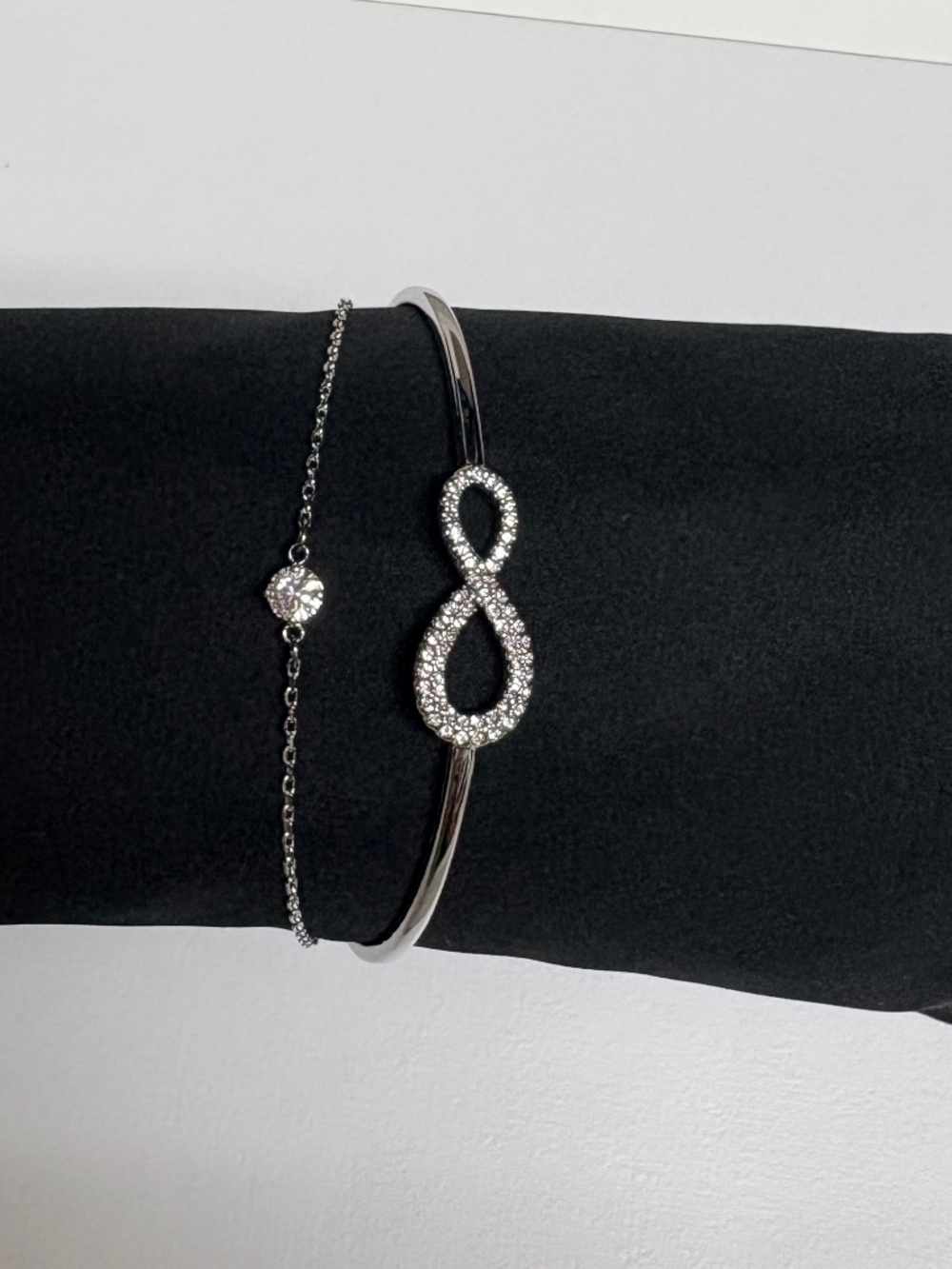 Swarovski Infinity Bangle Bracelet Rhodium Plated Clear Crystal 5518871 EUC